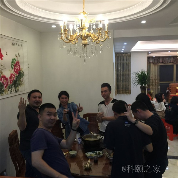 科颐家人一起吃团圆饭，并送上对大家的祝福-科颐办公