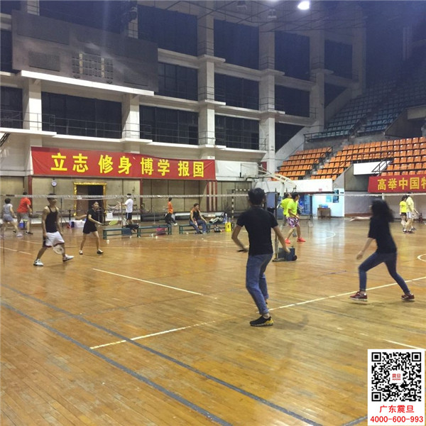 广东震旦第三次羽毛球赛紧张进行中