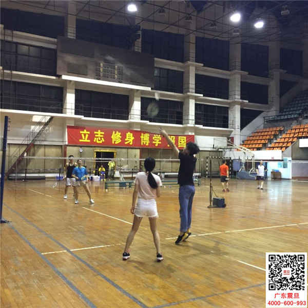 广东震旦第三次羽毛球赛紧张进行中