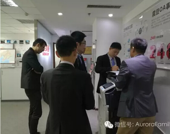 【经销部主管辅导机器表演】